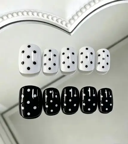 10-Piece Set of Black and White Polka Dot Press-On Nails, Short Square Simple Retro Sweet-Cool Handmade Fake Nail Tips, with Jelly Glue and a File Included