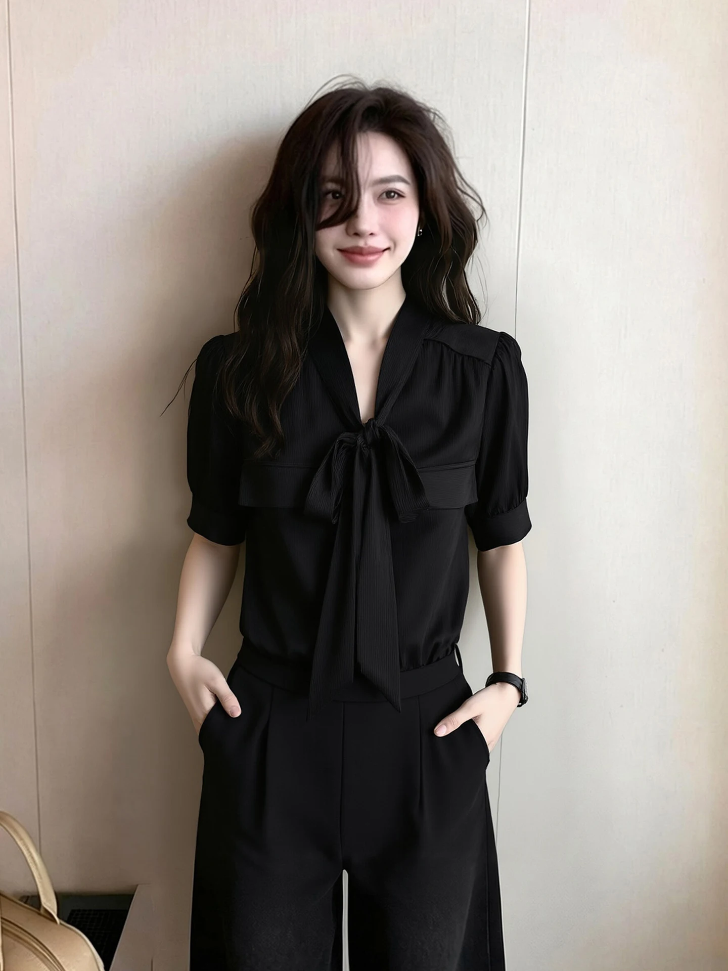 Fashionable Pure Color Short Sleeve Shirt with Bow Tie Design Korean Style Commute Wind Loose Fit V Neck Women's Shirt
Fashionable Pure Color Short Sleeve Shirt with Bow Tie Design Korean Style Commute Wind Loose Fit V Neck Women's Shirt