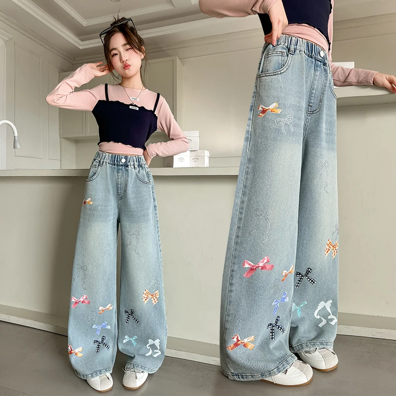 Новинка весны 4, 6, 8, 10, 12, 14, джинсы с ярким бриллиантовым бантом для девочек-подростков, детские широкие джинсы, детские хлопковые брюки, школьная одежда
Новинка весны 4, 6, 8, 10, 12, 14, джинсы с ярким бриллиантовым бантом для девочек-подростков, детские широкие джинсы, детские хлопковые брюки, школьная одежда