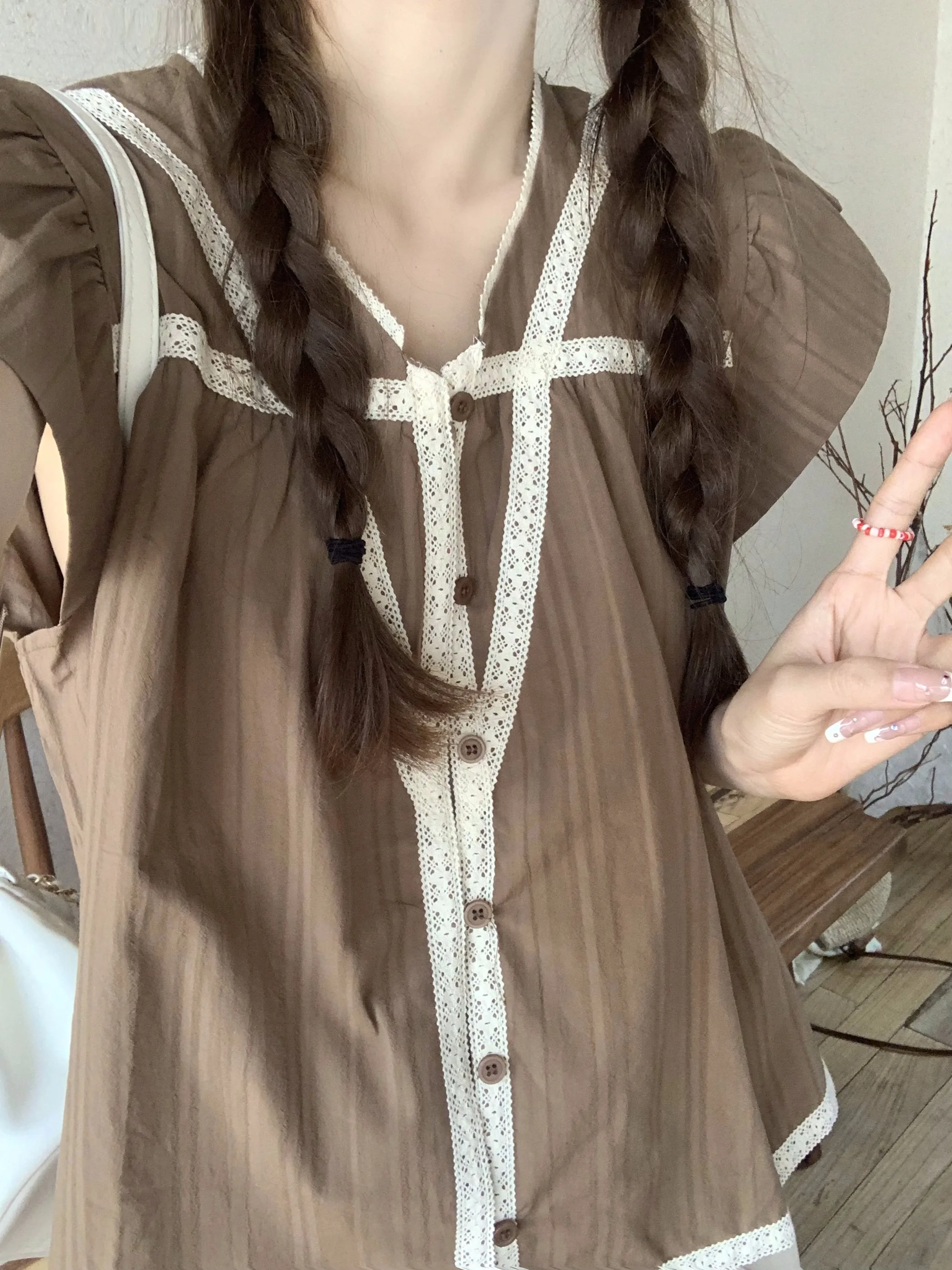 Retro Contrast Color Lace Trim V-Neck Short Sleeve Loose Fit Ice Silk Cotton Linen Shirt Women Summer Slimming Top
Retro Contrast Color Lace Trim V-Neck Short Sleeve Loose Fit Ice Silk Cotton Linen Shirt Women Summer Slimming Top