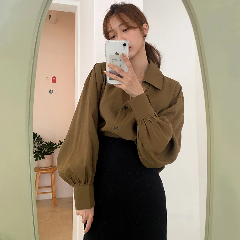 Retro Chic Women's Loose Lantern Sleeve Shirt And High Waist Skirt Set Fashionable Ensemble for Ages 18-25 Polyester Blend
Retro Chic Women's Loose Lantern Sleeve Shirt And High Waist Skirt Set Fashionable Ensemble for Ages 18-25 Polyester Blend