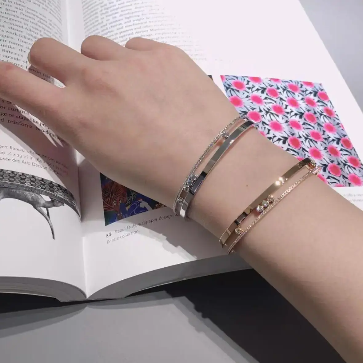 2025 Hot sales Fashion S925 Pure Silver Bracelet Movable Diamond Design High-end Women's Ornaments Exquisite Romantic Party Gift
2025 Hot sales Fashion S925 Pure Silver Bracelet Movable Diamond Design High-end Women's Ornaments Exquisite Romantic Party Gift