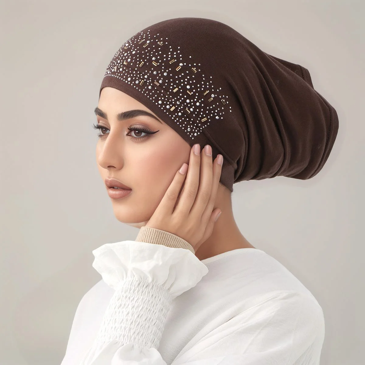 Новый мусульманский трикотаж с бриллиантами, эластичный хиджаб, простой мягкий капот, женский эластичный внутренний хиджаб, тюрбан, исламский нижний шарф
Новый мусульманский трикотаж с бриллиантами, эластичный хиджаб, простой мягкий капот, женский эластичный внутренний хиджаб, тюрбан, исламский нижний шарф 