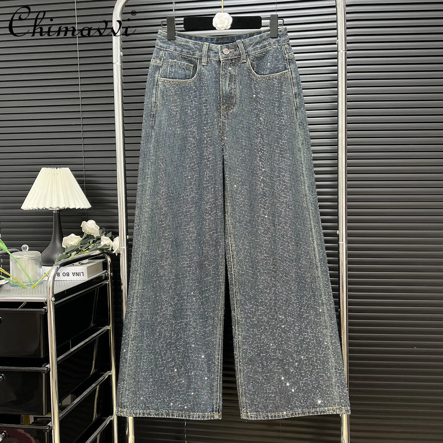 European Style Hotfix Rhinestone Embellished Vintage Washed Denim Jeans for Women Spring 2026 New Fashion Straight Leg Pants
European Style Hotfix Rhinestone Embellished Vintage Washed Denim Jeans for Women Spring 2026 New Fashion Straight Leg Pants