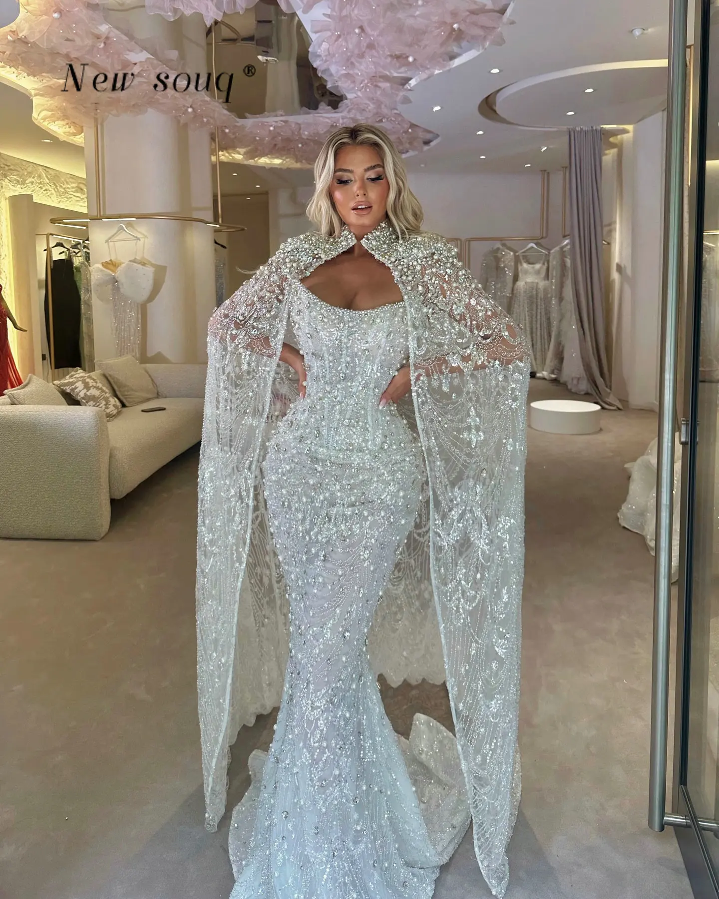 Dubai Two Pieces Pearls Beaded Strapless Mermaid Evening Dresses with Long Cape Customized Elegant Formal Party Gowns for Women
Dubai Two Pieces Pearls Beaded Strapless Mermaid Evening Dresses with Long Cape Customized Elegant Formal Party Gowns for Women