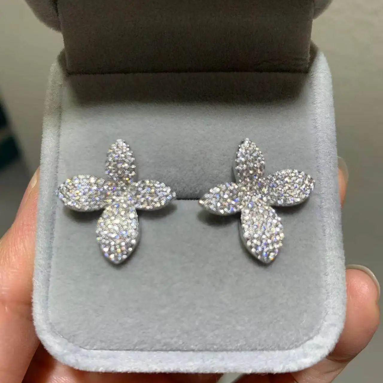 925 sterling silver flower stud earring with zirconia sparkling daily wear fine jewelry for women MIYI
925 sterling silver flower stud earring with zirconia sparkling daily wear fine jewelry for women MIYI