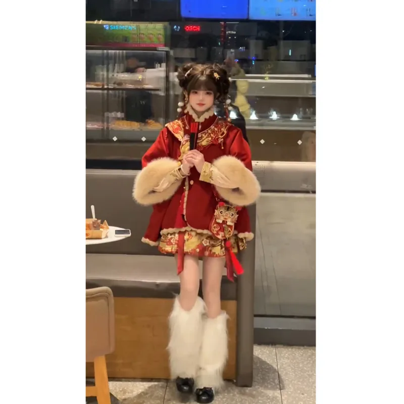 Christmas New Year Battle Robe Heavy Embroidery Improved Horse Face Skirt Hanfu Women's Cloak New Year Outfit Red Han Element
Christmas New Year Battle Robe Heavy Embroidery Improved Horse Face Skirt Hanfu Women's Cloak New Year Outfit Red Han Element
