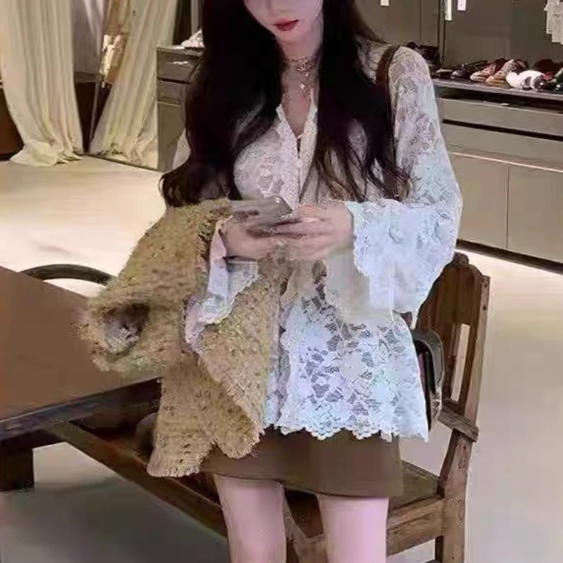Elegant Hollow out Long Sleeve Lace Shirt Women's Gentle Personality Loose V Neck Inner Wear Top Spring Autumn Fashion
Elegant Hollow out Long Sleeve Lace Shirt Women's Gentle Personality Loose V Neck Inner Wear Top Spring Autumn Fashion