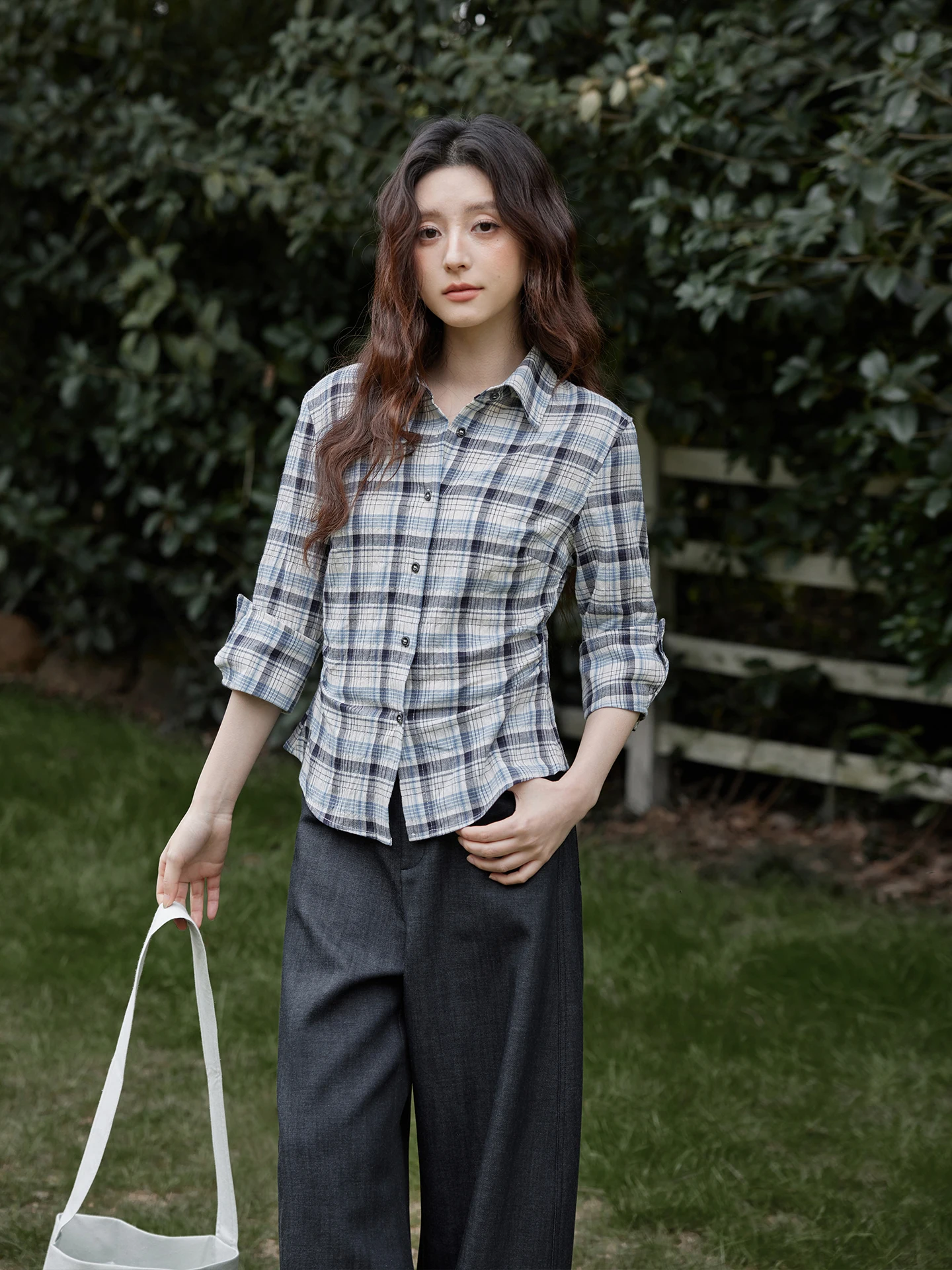 Elegant Blue Plaid Long Sleeve Shirt Women's Spring Fashion Korean Style Slim Fit Shirt Turn-down Collar Casual Wear
Elegant Blue Plaid Long Sleeve Shirt Women's Spring Fashion Korean Style Slim Fit Shirt Turn-down Collar Casual Wear