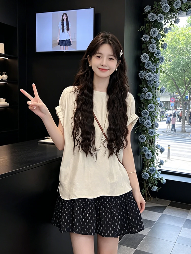 Casual Floral Print Short Sleeve T-Shirt And High Waist Skirt Two Piece Set for Women Summer 2026 Loose Fit Slimming Pure Color
Casual Floral Print Short Sleeve T-Shirt And High Waist Skirt Two Piece Set for Women Summer 2026 Loose Fit Slimming Pure Color