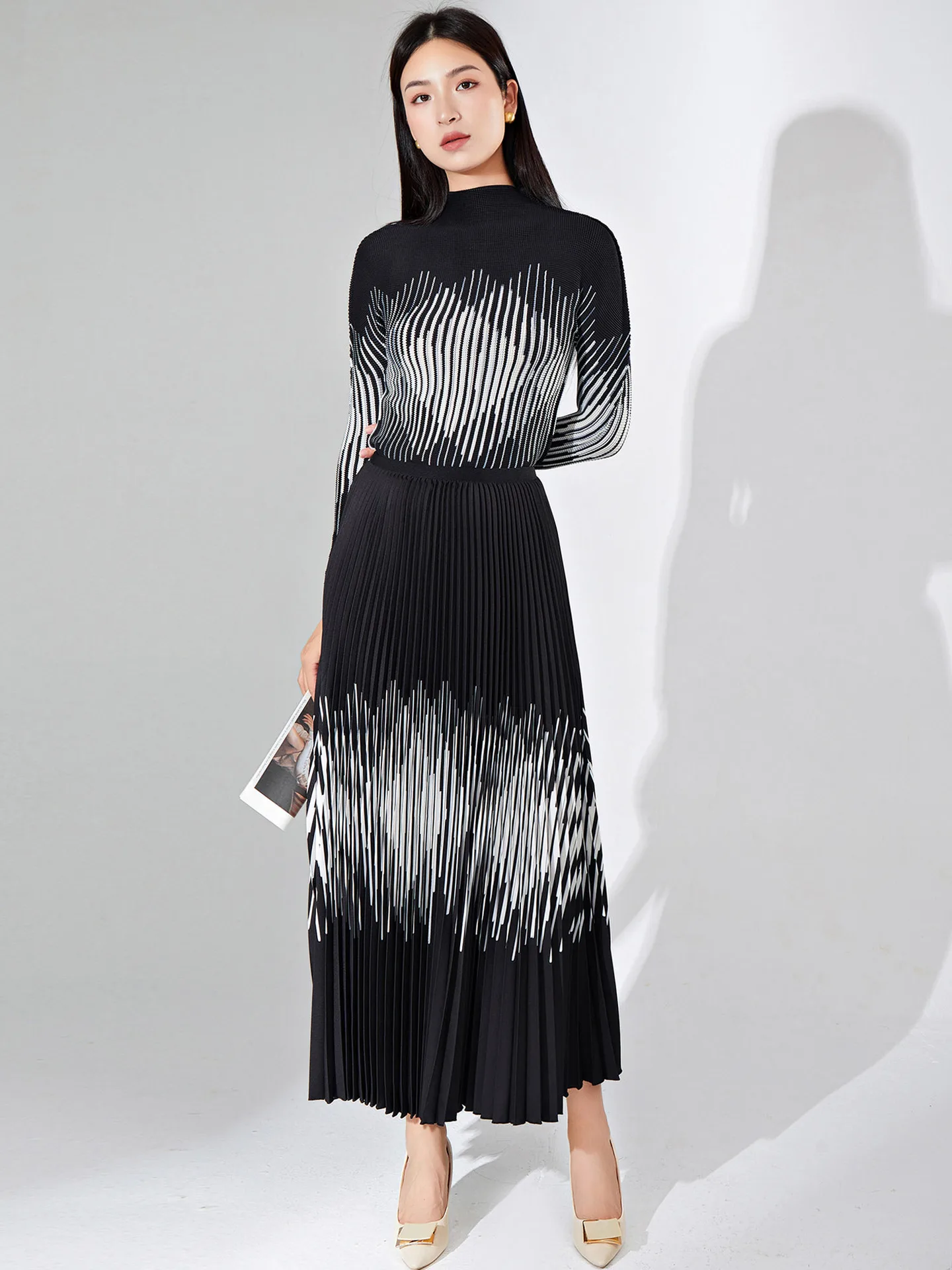 Women's High-end Collocation Suit Elegant Fashion Small Printed T-shirt A- Line Skirt Pleated Two-piece Set Autumn
Women's High-end Collocation Suit Elegant Fashion Small Printed T-shirt A- Line Skirt Pleated Two-piece Set Autumn