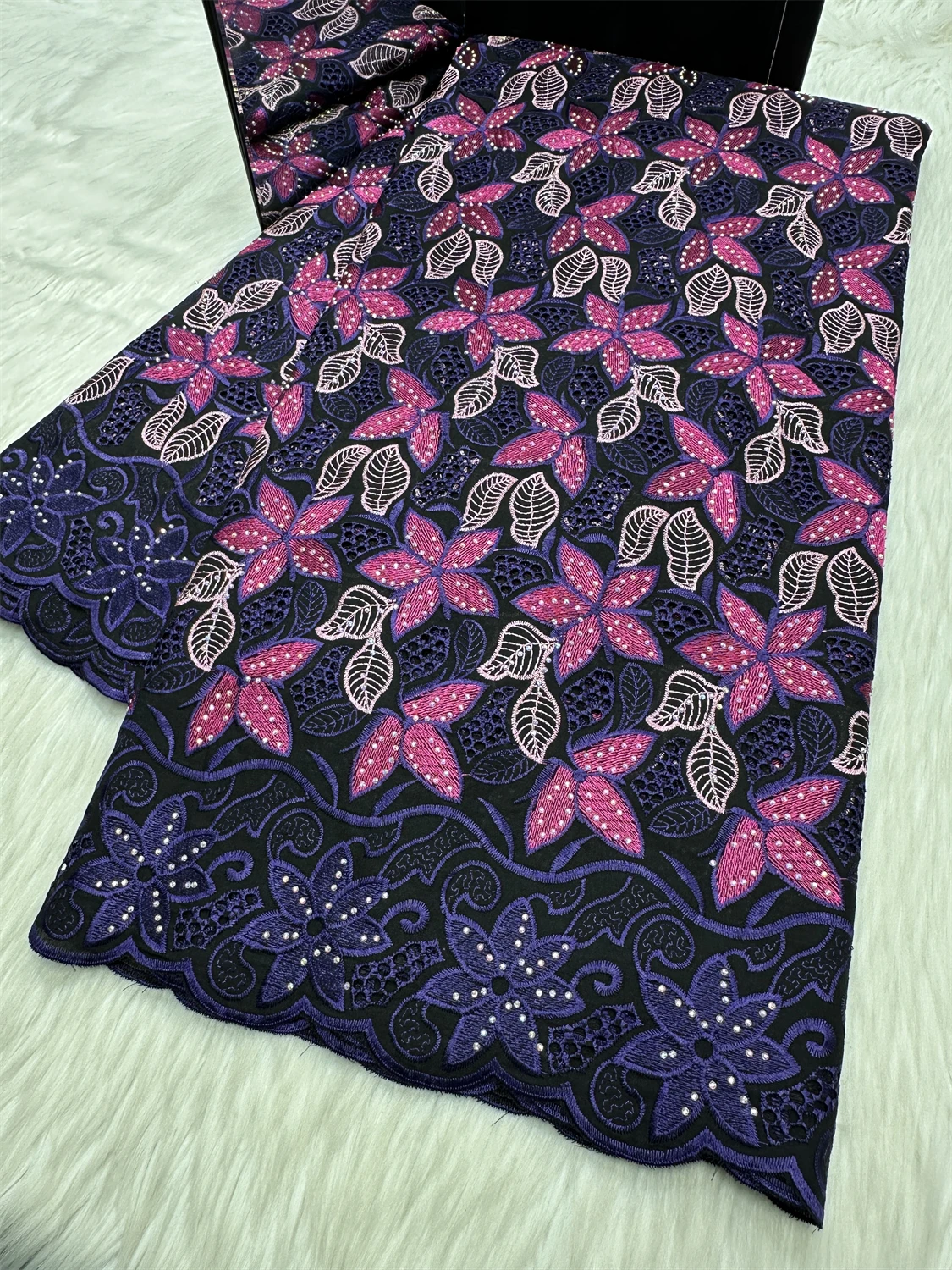 Wholesale Swiss Voile Lace 100% Cotton Flower Embroidered With Stones Lace Fabric For High Quality Nigerian Women Dress 5 Yards
Wholesale Swiss Voile Lace 100% Cotton Flower Embroidered With Stones Lace Fabric For High Quality Nigerian Women Dress 5 Yards