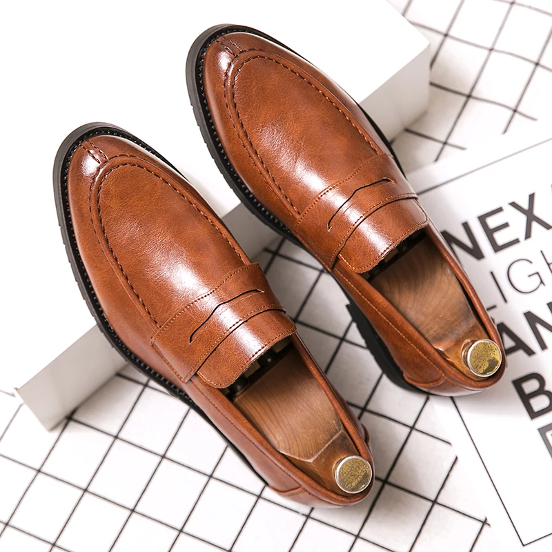 Spring New Luxury Business Formal Leather Shoes Fashion Slip on Loafers Classic High quality leather Casual Soft Sole Moccasin
Spring New Luxury Business Formal Leather Shoes Fashion Slip on Loafers Classic High quality leather Casual Soft Sole Moccasin