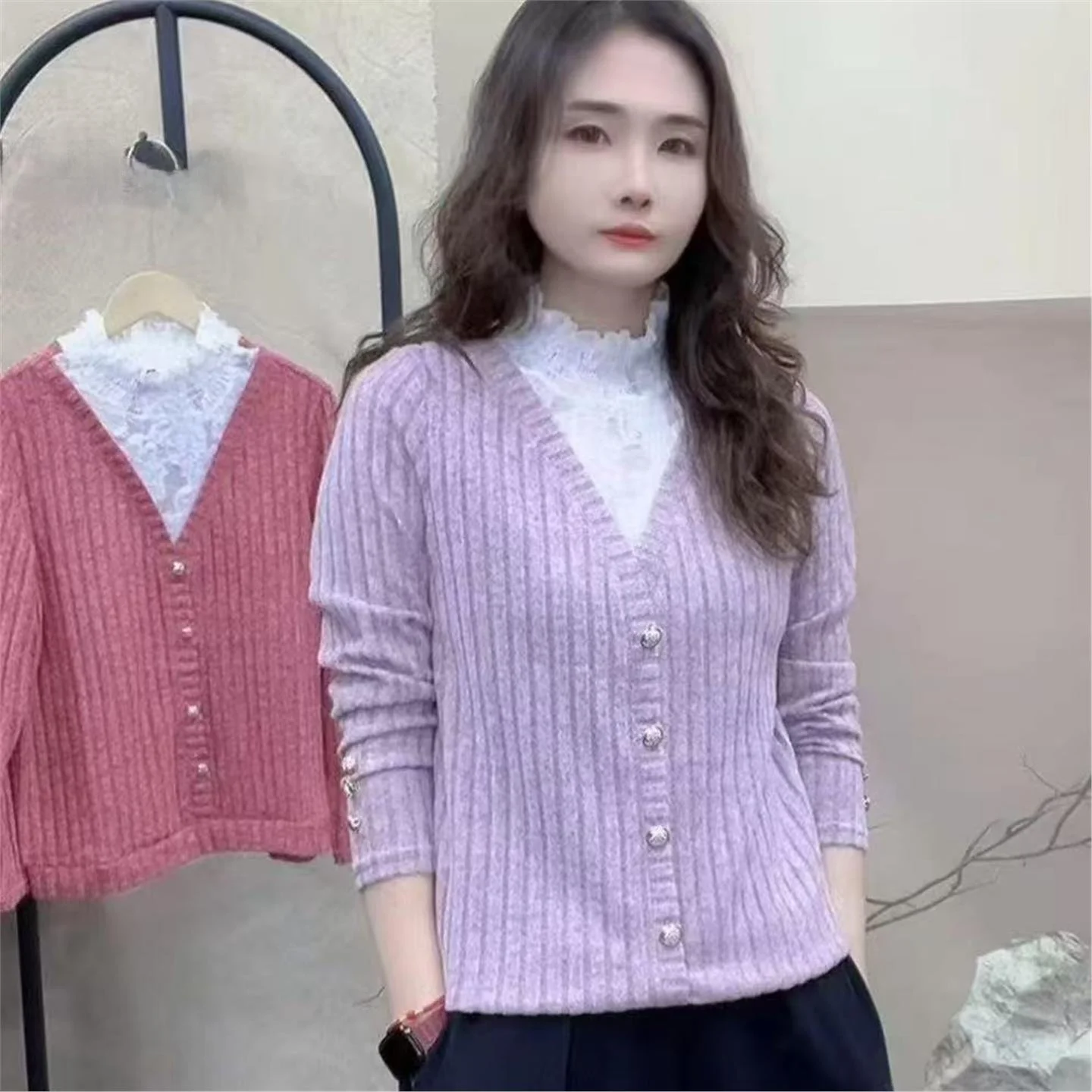 Модный вязаный кружевной свитер с высоким воротником, женский базовый слой, топ Agel Sli, весенне-осенний комплект из двух предметов
Модный вязаный кружевной свитер с высоким воротником, женский базовый слой, топ Agel Sli, весенне-осенний комплект из двух предметов