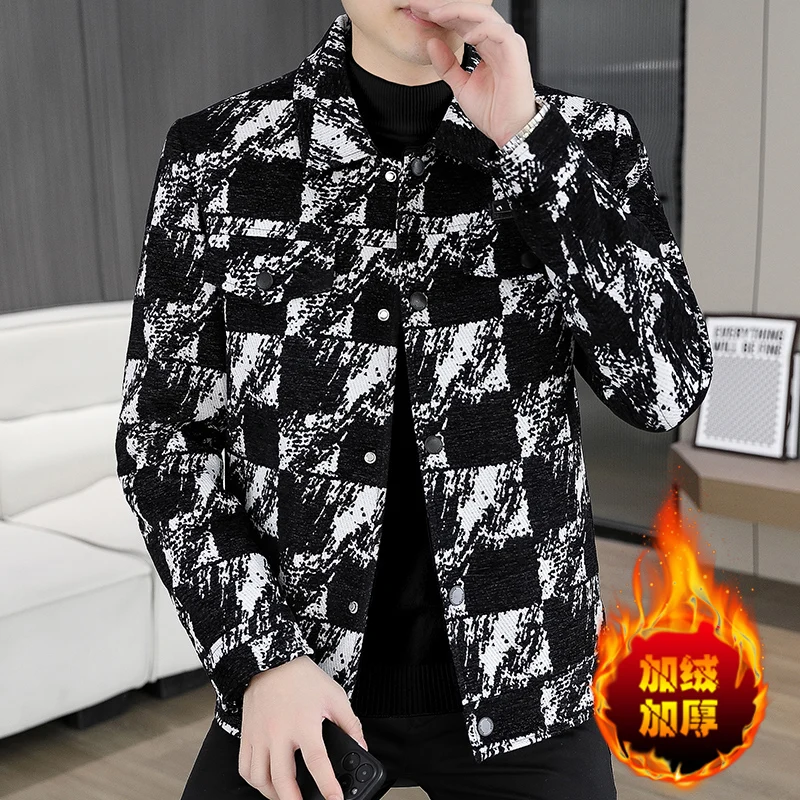 Зимние клетчатые шерстяные куртки 2025 года, мужские повседневные короткие плащи, утепленные теплые уличные шерстяные пальто с лацканами, мужская одежда
Зимние клетчатые шерстяные куртки 2025 года, мужские повседневные короткие плащи, утепленные теплые уличные шерстяные пальто с лацканами, мужская одежда