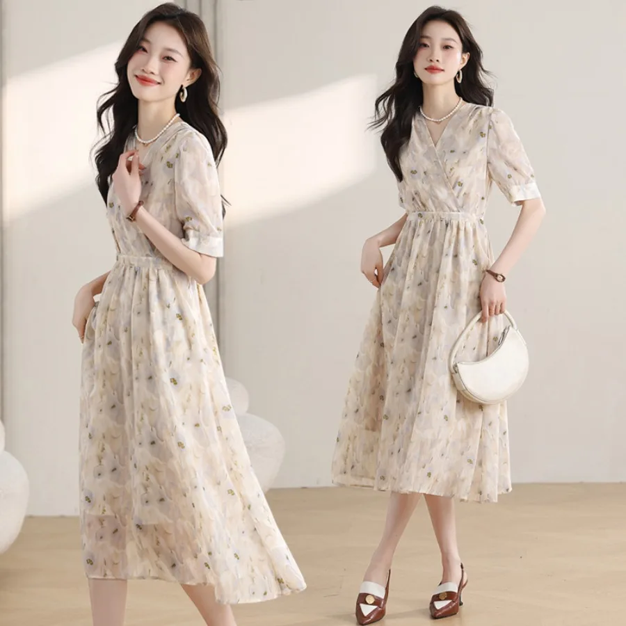 【New style】Real shot of gentle style floral dress, women's dress, summer new style, coffee break, French high-end slimming v-ne
【New style】Real shot of gentle style floral dress, women's dress, summer new style, coffee break, French high-end slimming v-ne