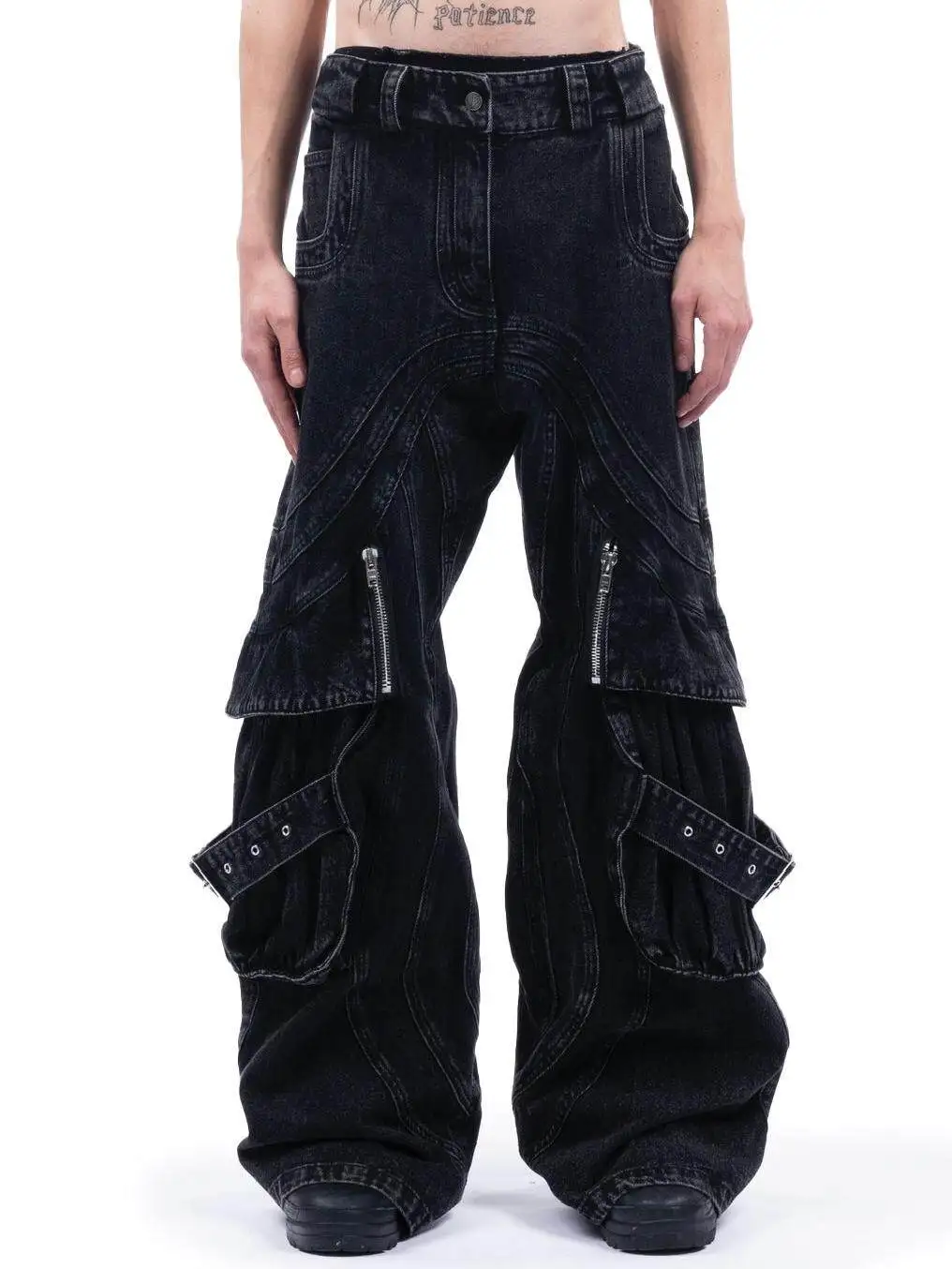 Джинсы No Faith Studios Multi-Pocket Waves Black Washed с 3D-кроем и декоративными элементами
Джинсы No Faith Studios Multi-Pocket Waves Black Washed с 3D-кроем и декоративными элементами