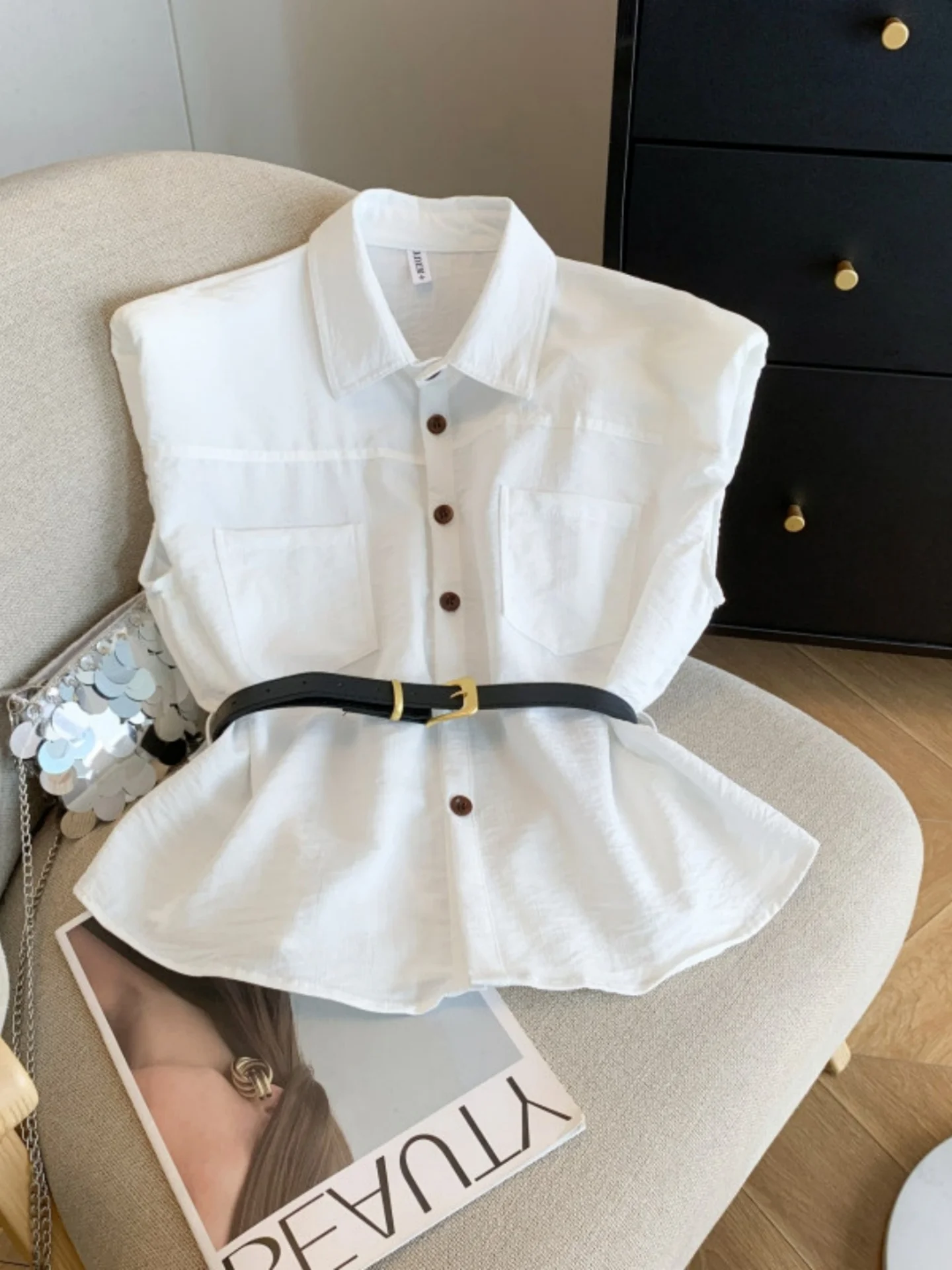 Korean Style Slim Fit Sleeveless Collared Shirt Women's Belt Design Waist Inward Shirt Summer New Arrival Fashion Elegant
Korean Style Slim Fit Sleeveless Collared Shirt Women's Belt Design Waist Inward Shirt Summer New Arrival Fashion Elegant