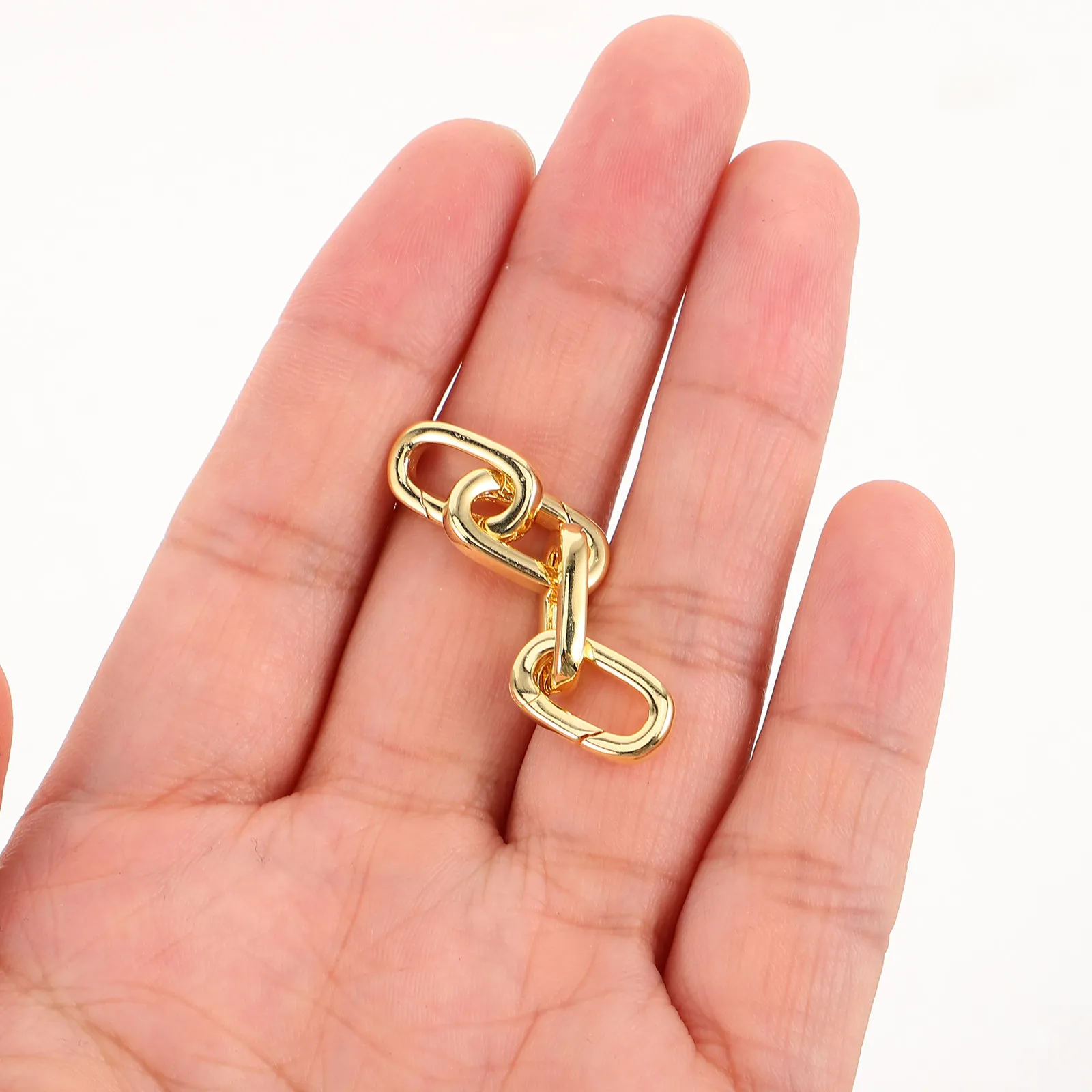 4 шт. соединительных элемента для украшений: овальные застежки для укорачивания цепочек, изготовления браслетов, карабины-подвески, прочные и стильные.
4 шт. соединительных элемента для украшений: овальные застежки для укорачивания цепочек, изготовления браслетов, карабины-подвески, прочные и стильные.