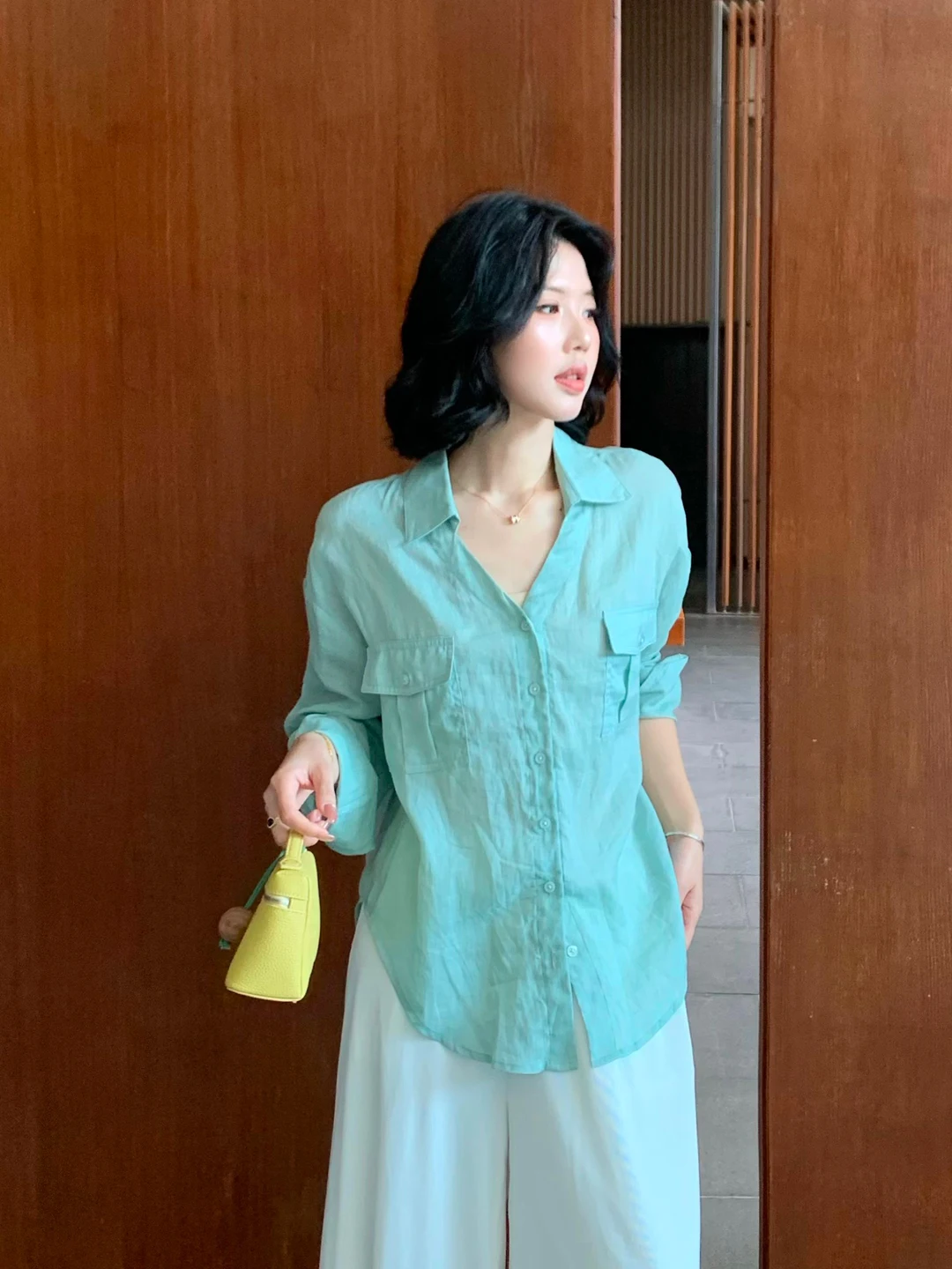 Comfortable V-Ne Loose Fit Long Sve Women's irt Sweet And Spicy 00% Flax Simple Design Sun Protection Casual irt
Comfortable V-Ne Loose Fit Long Sve Women's irt Sweet And Spicy 00% Flax Simple Design Sun Protection Casual irt