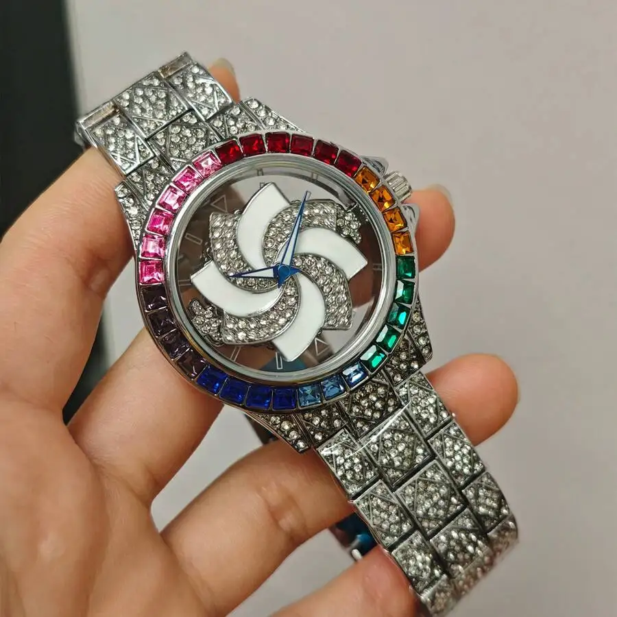 1PC Luxury Men's Silver Ice Watch, Paired With A Hip-Hop Spiral 360 ° Dial And Rainbow Square Diamond Border Embellishment, An
1PC Luxury Men's Silver Ice Watch, Paired With A Hip-Hop Spiral 360 ° Dial And Rainbow Square Diamond Border Embellishment, An