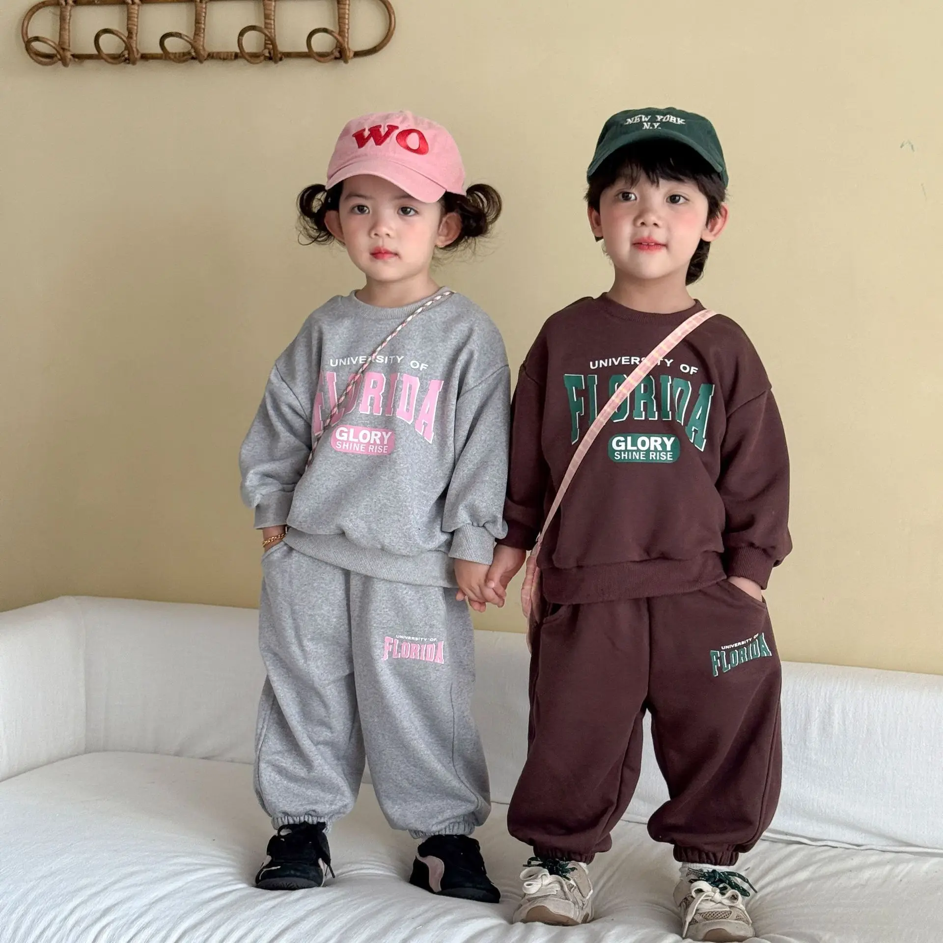 2026 Autumn New Children Long Sleeve Clothes Set Boys Girls Letter Print Sweatshirt Casual Pants 2pcs Suit Kids Sports Outfits
2026 Autumn New Children Long Sleeve Clothes Set Boys Girls Letter Print Sweatshirt Casual Pants 2pcs Suit Kids Sports Outfits