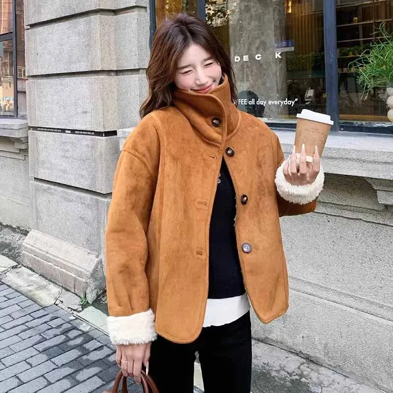 Autumn Winter High Street Lapel Fur Jacket Women Korean Fashion Loose Thicken Warm Outwear Casual Button Long Sleeve Fleece Coat
Autumn Winter High Street Lapel Fur Jacket Women Korean Fashion Loose Thicken Warm Outwear Casual Button Long Sleeve Fleece Coat