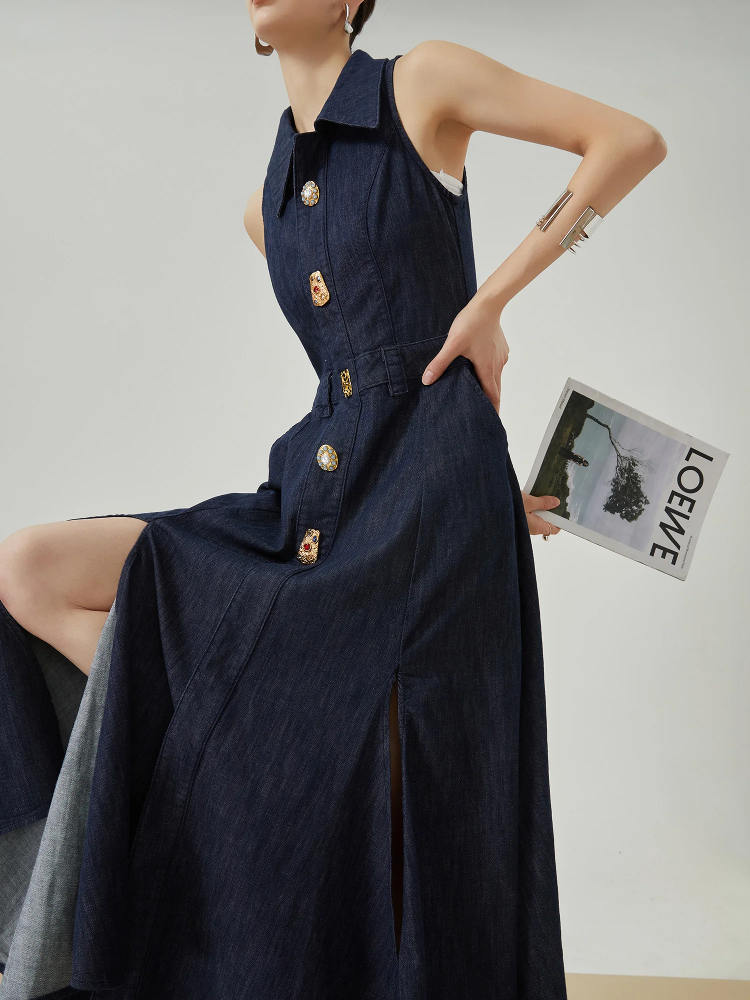 Elegant Waist-Cinching Blue Denim Dress Commute Style Women's Summer Sleeveless Turn-down Collar Long Dress Single Button
Elegant Waist-Cinching Blue Denim Dress Commute Style Women's Summer Sleeveless Turn-down Collar Long Dress Single Button