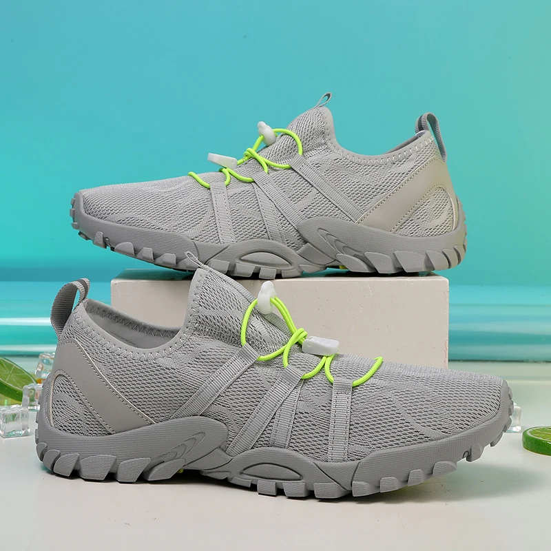 A pair of children's summer sports fitness shoes, quick-drying drainage water-resistant beach shoes, size 35-46,WK-Y818
A pair of children's summer sports fitness shoes, quick-drying drainage water-resistant beach shoes, size 35-46,WK-Y818