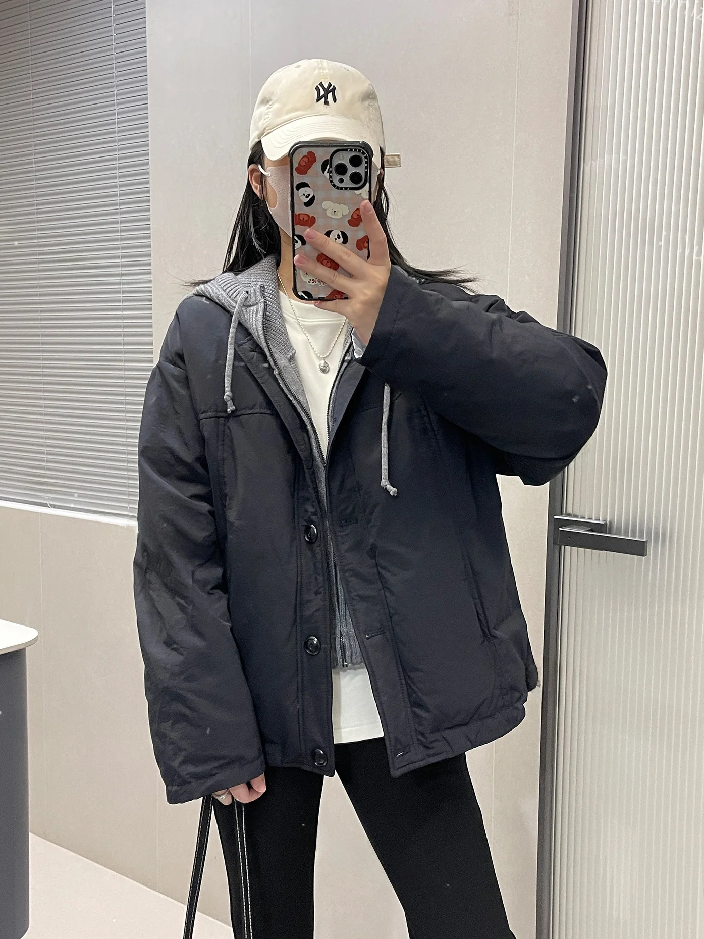 Женская утепленная вязаная шапка и пуховик-пальто с наполнителем из 90% белого пуха, теплая зимняя пушистая верхняя одежда
Женская утепленная вязаная шапка и пуховик-пальто с наполнителем из 90% белого пуха, теплая зимняя пушистая верхняя одежда