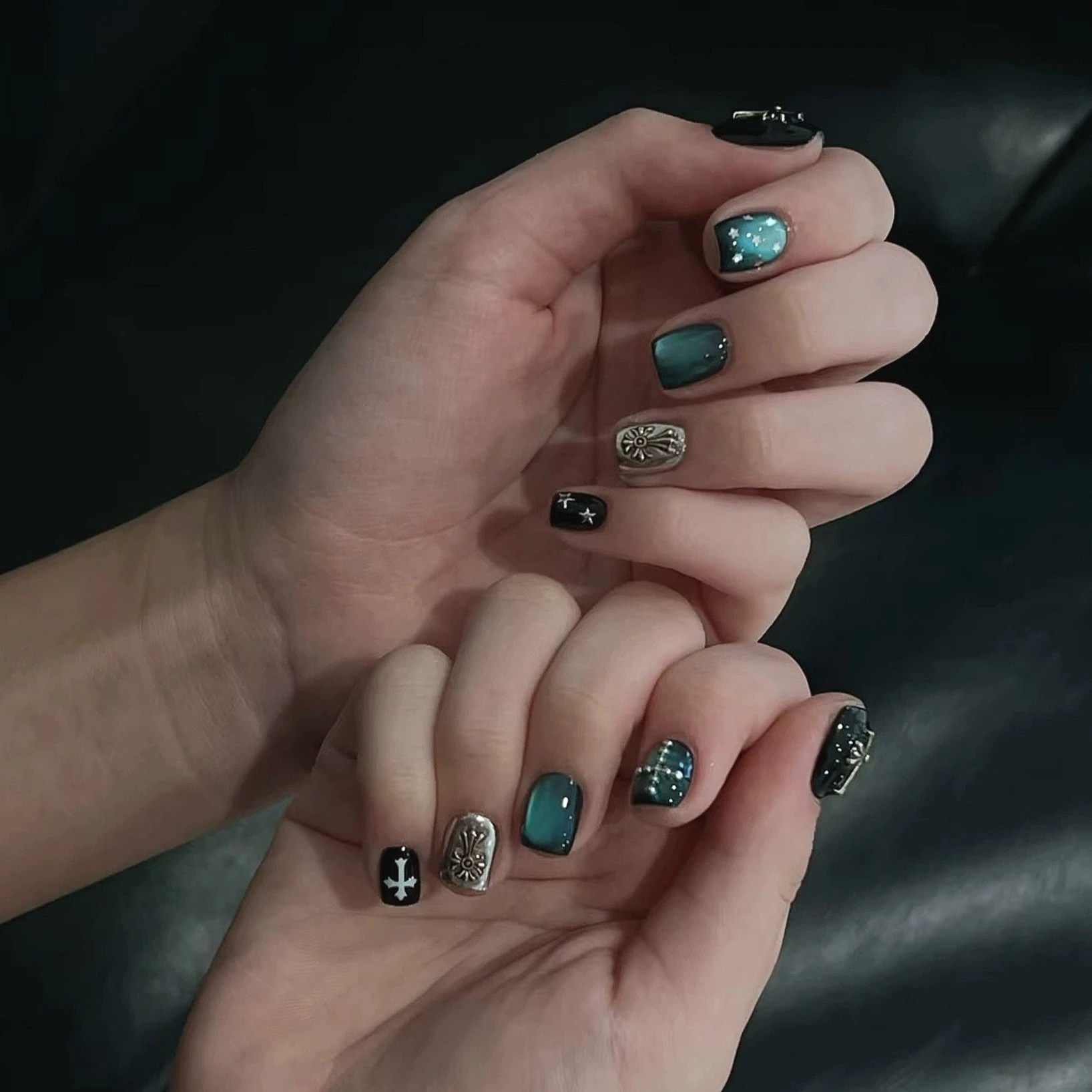10PCS Cross Star Design Dark Cat Eye Handmade Short Square Press on Nails Gothic Style Silver Fake Nails for Women Wearable Nail
10PCS Cross Star Design Dark Cat Eye Handmade Short Square Press on Nails Gothic Style Silver Fake Nails for Women Wearable Nail