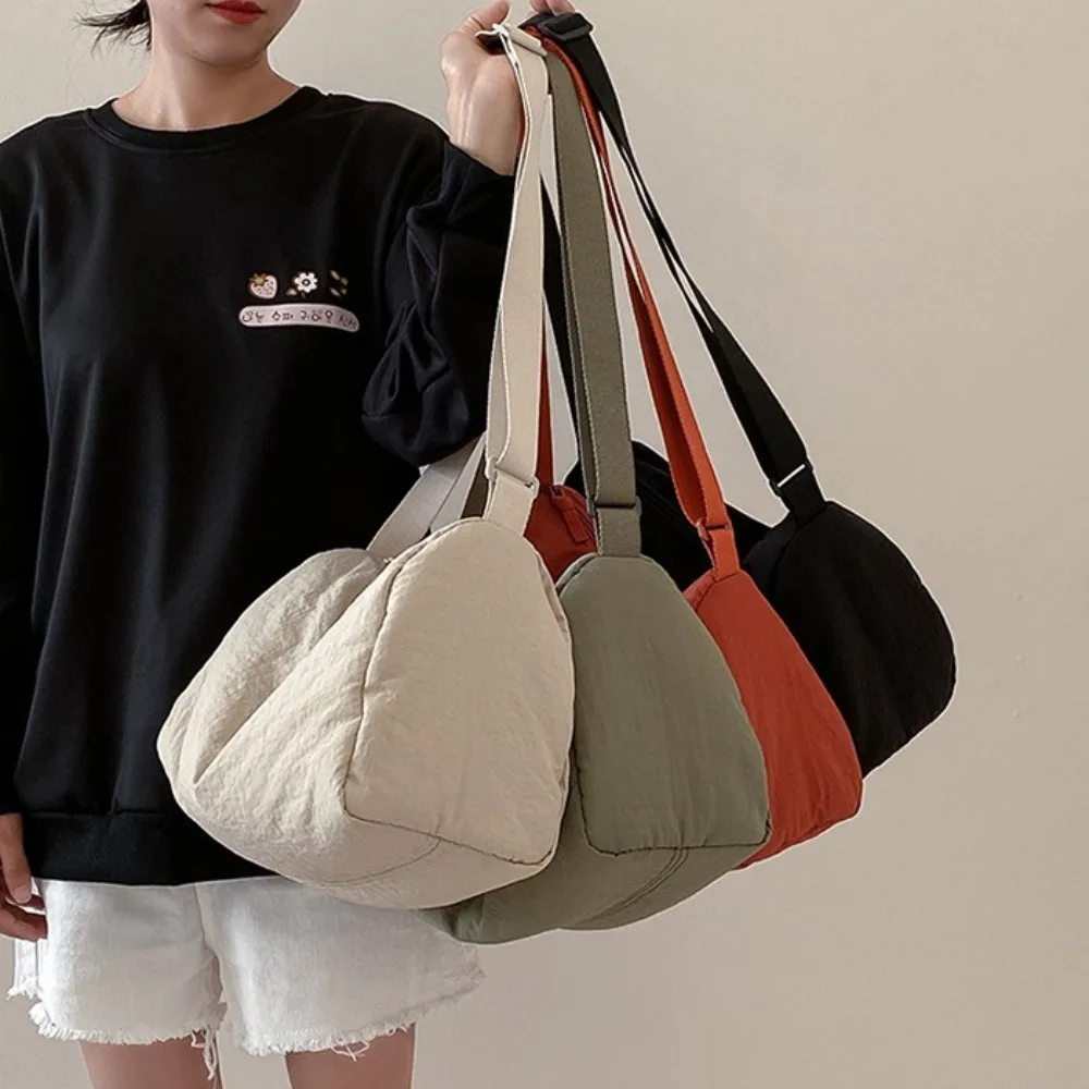 Japanese Style Nylon Shoulder Bag Sports Adjustable Strap Large Capacity Tote Bag Solid Color Lightweight Handbag Students
Japanese Style Nylon Shoulder Bag Sports Adjustable Strap Large Capacity Tote Bag Solid Color Lightweight Handbag Students