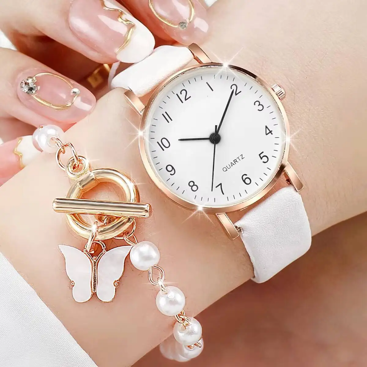 2PCS/Set Fashion Arabic Dial Women Watches Leather Strap Quartz Wristwatch Pearls Bracelet Set Relogio Feminino
2PCS/Set Fashion Arabic Dial Women Watches Leather Strap Quartz Wristwatch Pearls Bracelet Set Relogio Feminino