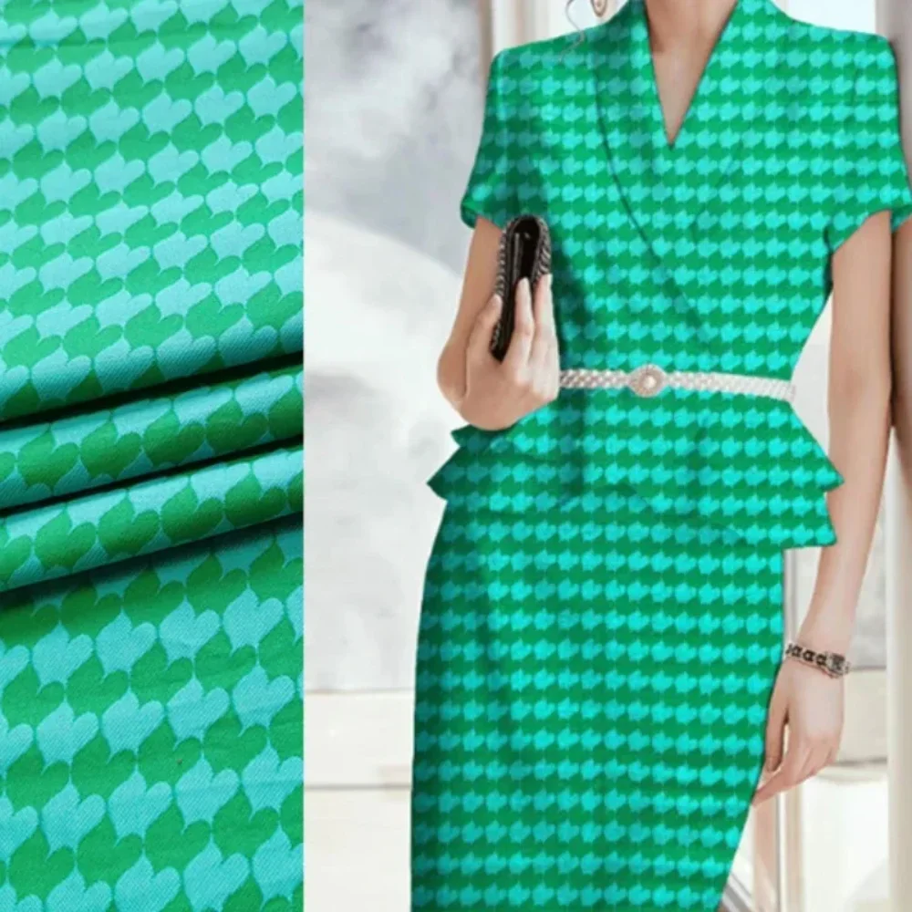 Окрашенная в пряжу жаккардовая ткань Темное зерно Платье Тренч Одежда Бренд Модный дизайн Diy Швейная ткань Материал на метр
Окрашенная в пряжу жаккардовая ткань Темное зерно Платье Тренч Одежда Бренд Модный дизайн Diy Швейная ткань Материал на метр