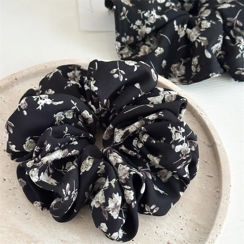 Retro Gentle And Elegant Black White Fabric High Quality Printing Elastic Hair Scrunchie Senior Sense Hair Accessories
Retro Gentle And Elegant Black White Fabric High Quality Printing Elastic Hair Scrunchie Senior Sense Hair Accessories