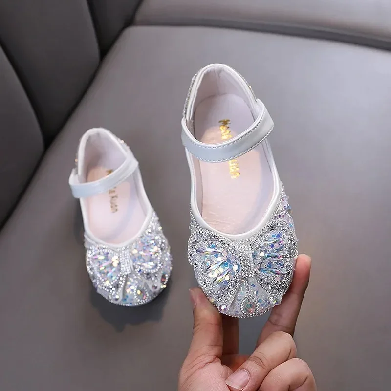 Детские осенние туфли для девочек с жемчугом, танцевальная обувь для выступлений для девочек, кожаная обувь принцессы со стразами и бантиками на липучке
Детские осенние туфли для девочек с жемчугом, танцевальная обувь для выступлений для девочек, кожаная обувь принцессы со стразами и бантиками на липучке
