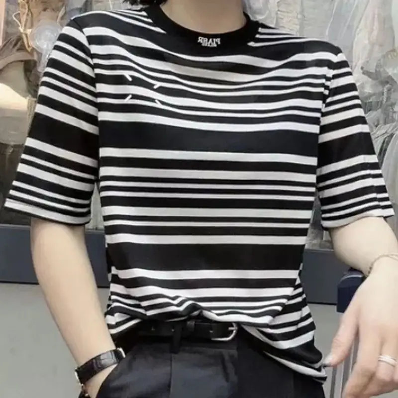 Hot Selling Black Striped Short Sleeves T-shirt Summer New Casual Loose Slimming Belly Covering Tops Fashion Clothes for Women
Hot Selling Black Striped Short Sleeves T-shirt Summer New Casual Loose Slimming Belly Covering Tops Fashion Clothes for Women
