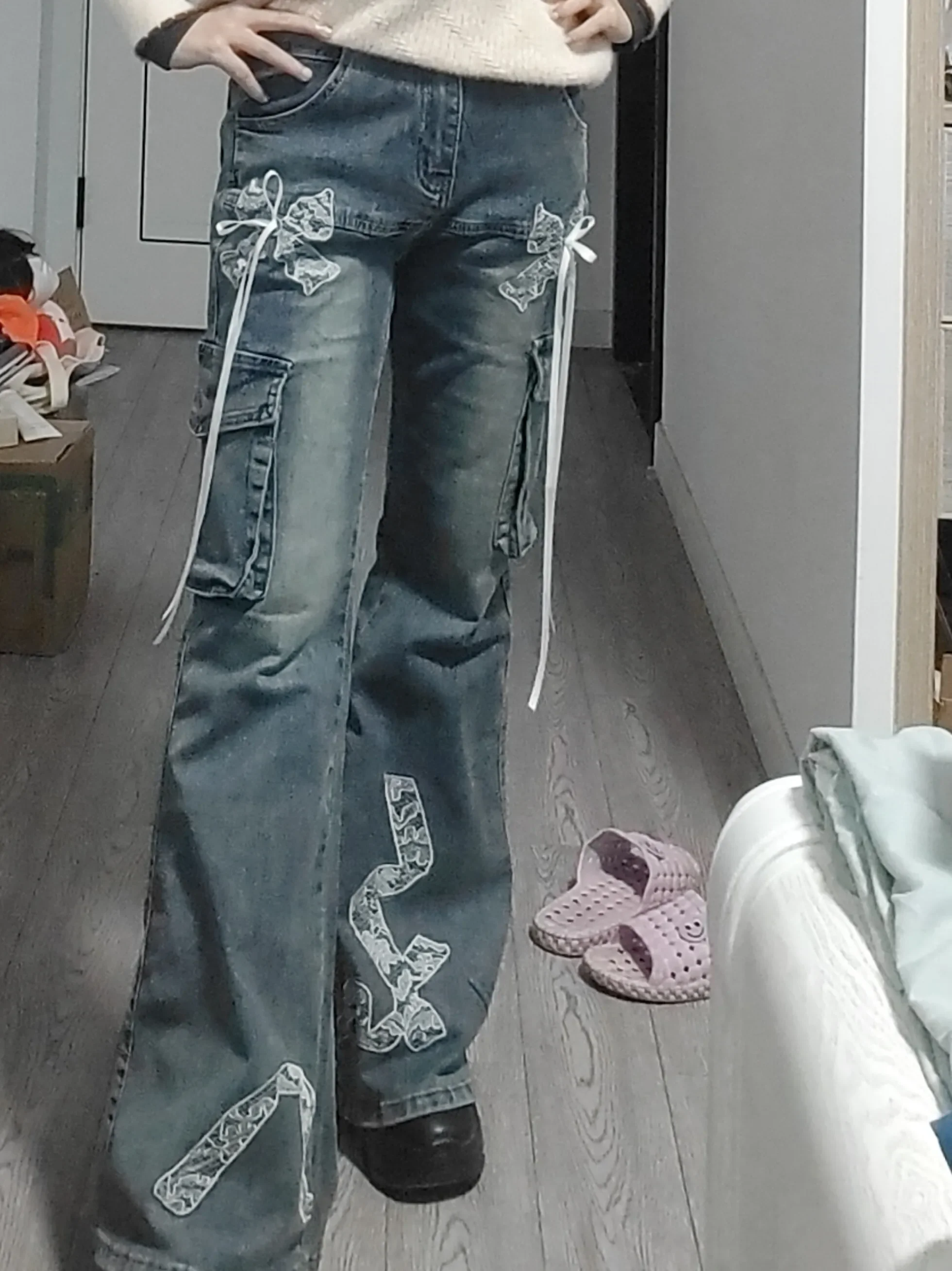 Винтажные джинсы-клеш с кружевом Y2K в стиле пэчворк и бантом, женская уличная одежда, свободные японские джинсовые брюки в стиле Харадзюку 90-х, эстетические широкие джинсовые брюки, одежда
Винтажные джинсы-клеш с кружевом Y2K в стиле пэчворк и бантом, женская уличная одежда, свободные японские джинсовые брюки в стиле Харадзюку 90-х, эстетические широкие джинсовые брюки, одежда