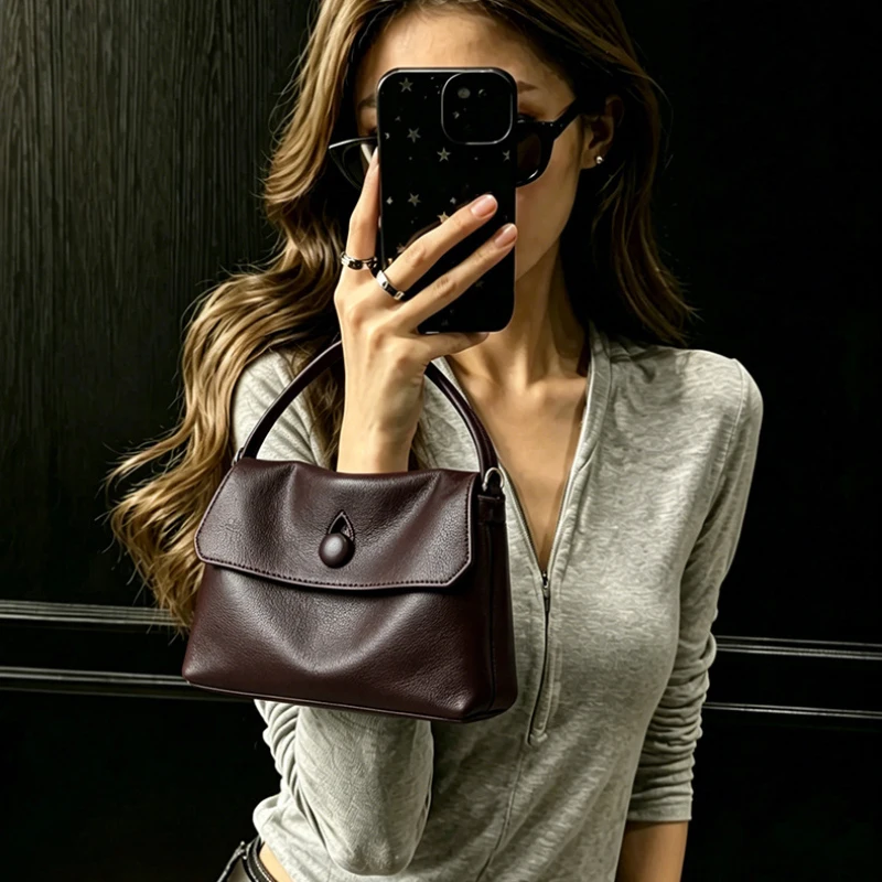Minimal Korean Niche Button Leather Mini Bag Ladies Genuine Cowhide Portable Handheld Phone Crossbody Purse
Minimal Korean Niche Button Leather Mini Bag Ladies Genuine Cowhide Portable Handheld Phone Crossbody Purse