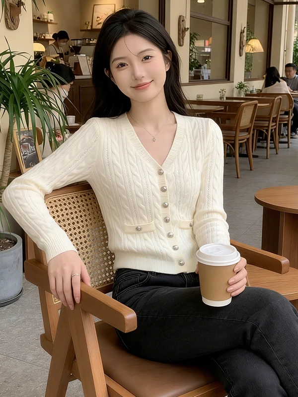 Весна 2026: Женский приталенный вязаный кардиган с длинными рукавами, на одной пуговице, модный тренд
Весна 2026: Женский приталенный вязаный кардиган с длинными рукавами, на одной пуговице, модный тренд