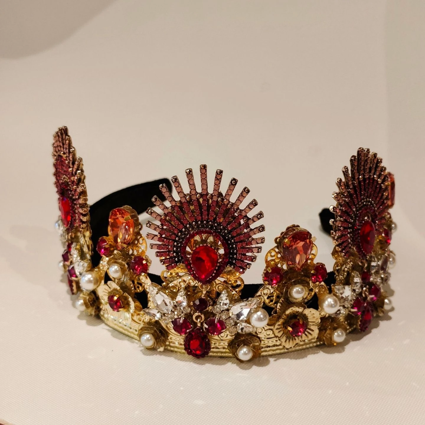 Hair Accessories Claw Jaw Clips Women Offers Girl Luxury Tiaras Hairpin Rubber Bands Scrunchie Tie Crown Gift 0206
Hair Accessories Claw Jaw Clips Women Offers Girl Luxury Tiaras Hairpin Rubber Bands Scrunchie Tie Crown Gift 0206
