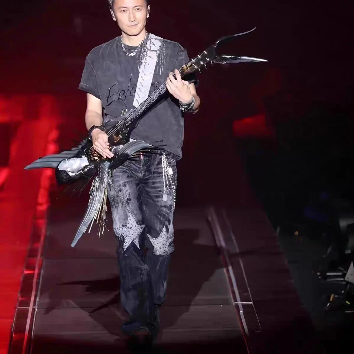 Мужские джинсы American High Street Xie Tianfeng Concert Flared Jeans, модные, прямого кроя, свободные, длинные брюки
Мужские джинсы American High Street Xie Tianfeng Concert Flared Jeans, модные, прямого кроя, свободные, длинные брюки