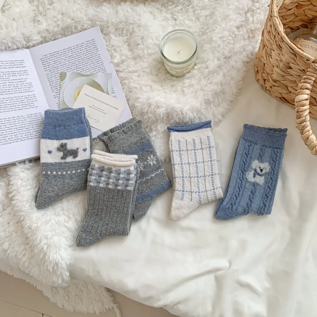 2 Pairs Keep Warm Wool Socks Women's Cute Cartoon Fashion Stripes Winter Long Vintage Style Floor Socks Daily Leisure Streetwear 
2 Pairs Keep Warm Wool Socks Women's Cute Cartoon Fashion Stripes Winter Long Vintage Style Floor Socks Daily Leisure Streetwear