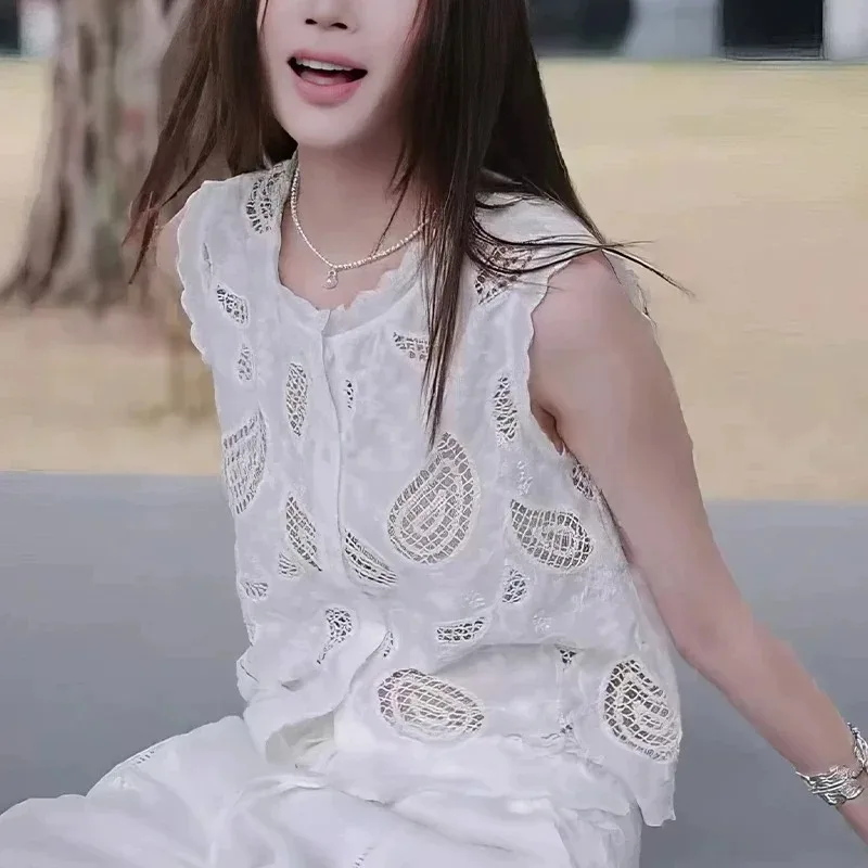 Summer New Embroidery Crochet Lace Blouse Women Fashion O Neck Sleeveless Short Tank Tops French Style Hollow Out Womens Shirt
Summer New Embroidery Crochet Lace Blouse Women Fashion O Neck Sleeveless Short Tank Tops French Style Hollow Out Womens Shirt