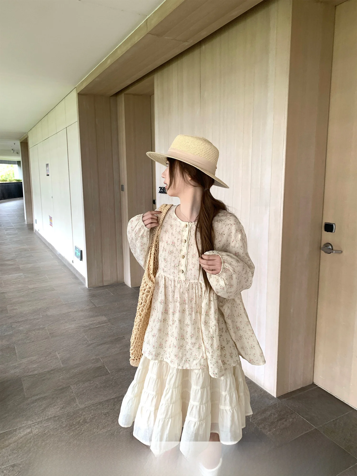 Boho Floral Print Bubble Sleeve Shirt Women's Style Splicing Design Cotton Long Sleeve Casual Top Anti-Aging Fashion Spring 2026
Boho Floral Print Bubble Sleeve Shirt Women's Style Splicing Design Cotton Long Sleeve Casual Top Anti-Aging Fashion Spring 2026