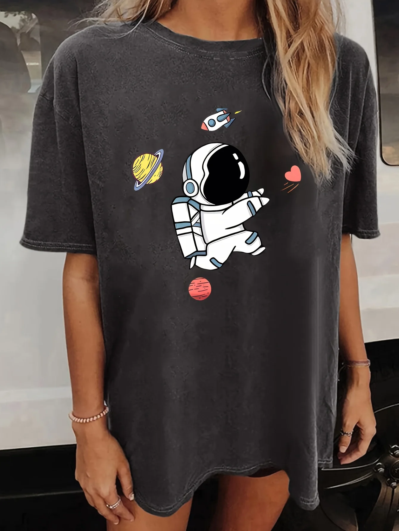 Женская футболка больших размеров с забавным мультяшным принтом астронавта, хлопковая дышащая модная и универсальная уличная одежда унисекс большого размера
Женская футболка больших размеров с забавным мультяшным принтом астронавта, хлопковая дышащая модная и универсальная уличная одежда унисекс большого размера