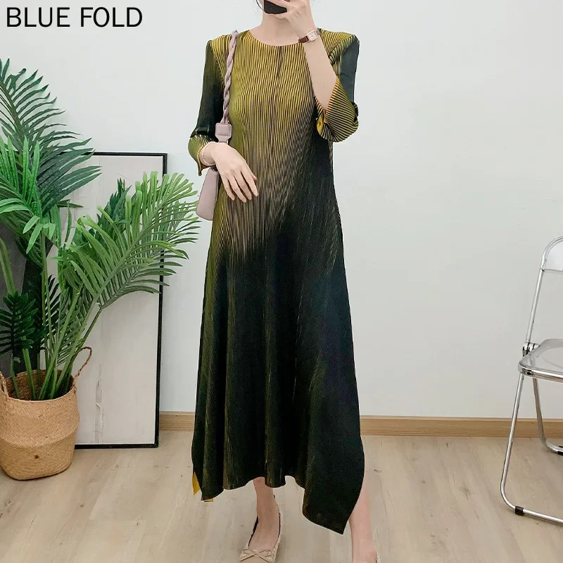 MIYAKE PLEATS Gradient Color Pleated Large Swing Dresses Summer Round Neck Temperament Pleated Dress Clothes Women Elegant
MIYAKE PLEATS Gradient Color Pleated Large Swing Dresses Summer Round Neck Temperament Pleated Dress Clothes Women Elegant