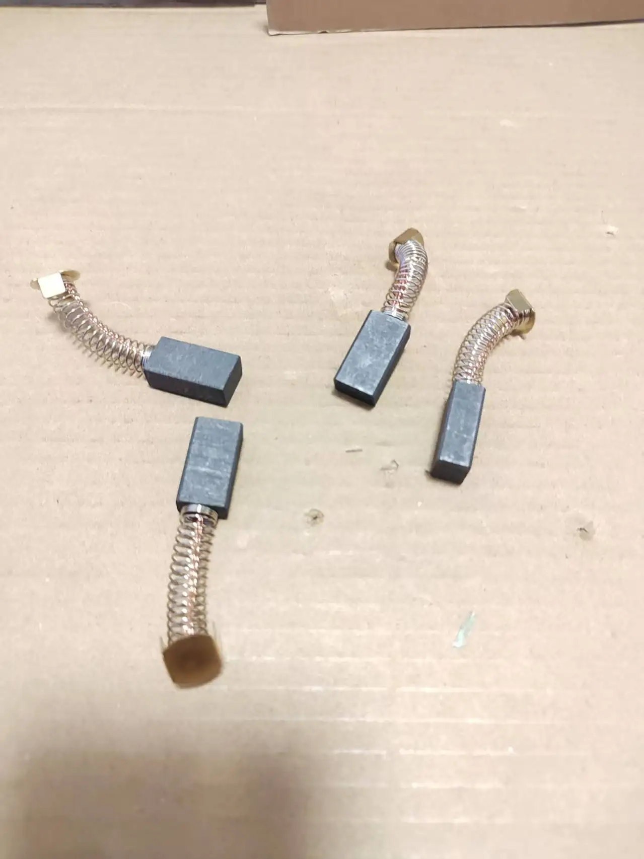 4 шт. двигатель постоянного тока, беговая дорожка, стиральная машина, угольная щетка 7, 8, 9, 12, 13, 14, 16, 17 18*20*25
4 шт. двигатель постоянного тока, беговая дорожка, стиральная машина, угольная щетка 7, 8, 9, 12, 13, 14, 16, 17 18*20*25