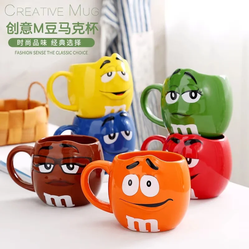 Hot Selling Chocolate M Beans Ceramics 680ml Mark Water Cup High-Capacity Family Set Table Supplies Funny Facial Funny Cup Gifts
Hot Selling Chocolate M Beans Ceramics 680ml Mark Water Cup High-Capacity Family Set Table Supplies Funny Facial Funny Cup Gifts