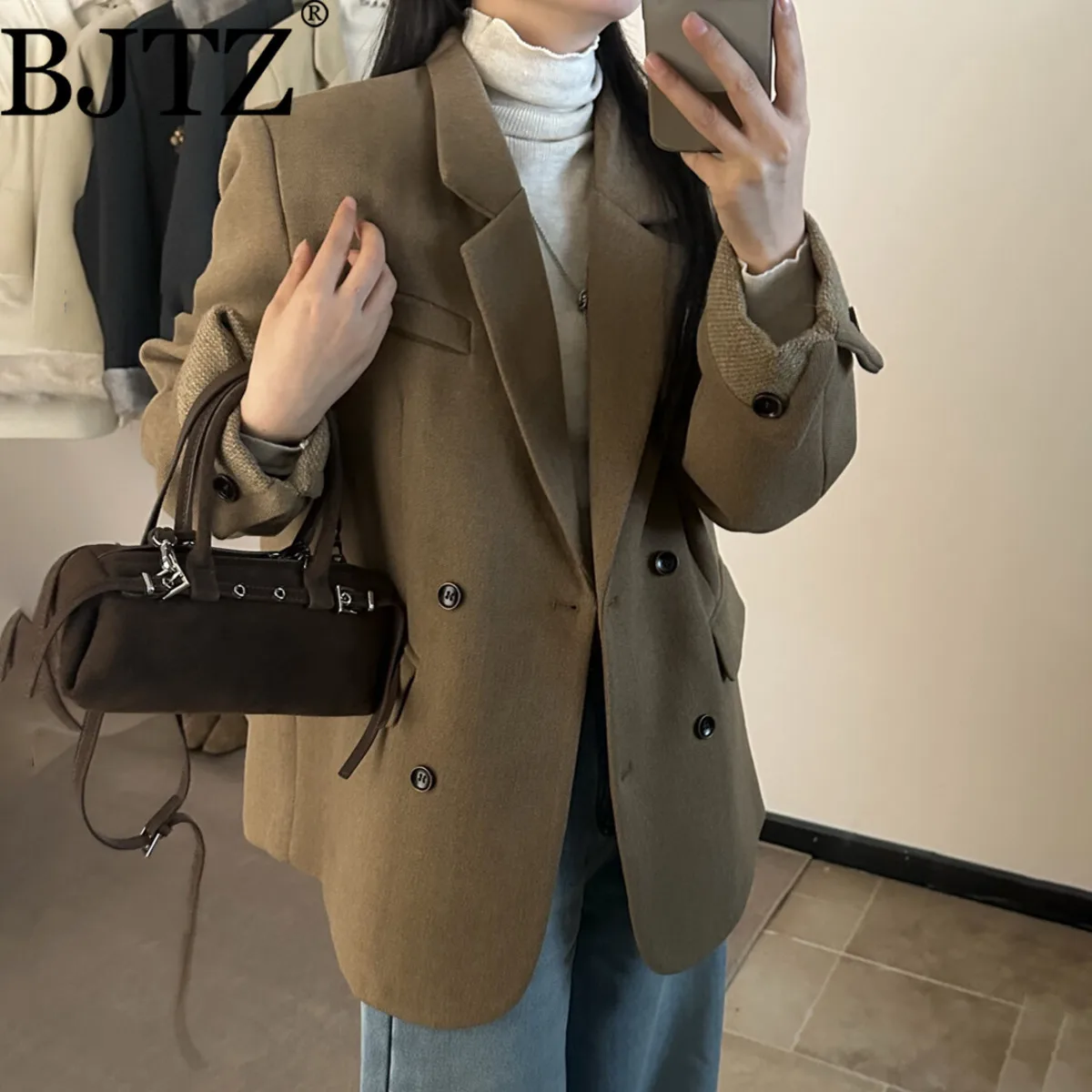 Women Lightweight Down Blazer Contrast Jacket Autumn 2025 Warm Comfortable Premium Elegant Minimalist High Quality Casual Slim
Women Lightweight Down Blazer Contrast Jacket Autumn 2025 Warm Comfortable Premium Elegant Minimalist High Quality Casual Slim